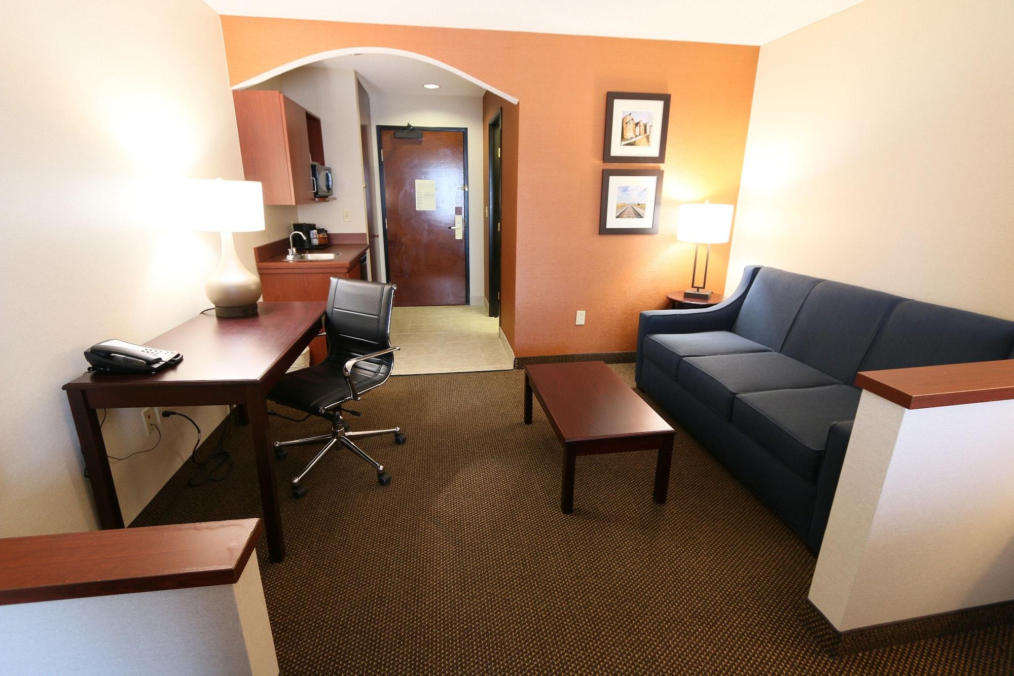 Comfort Inn & Suites Hutchinson Exterior foto