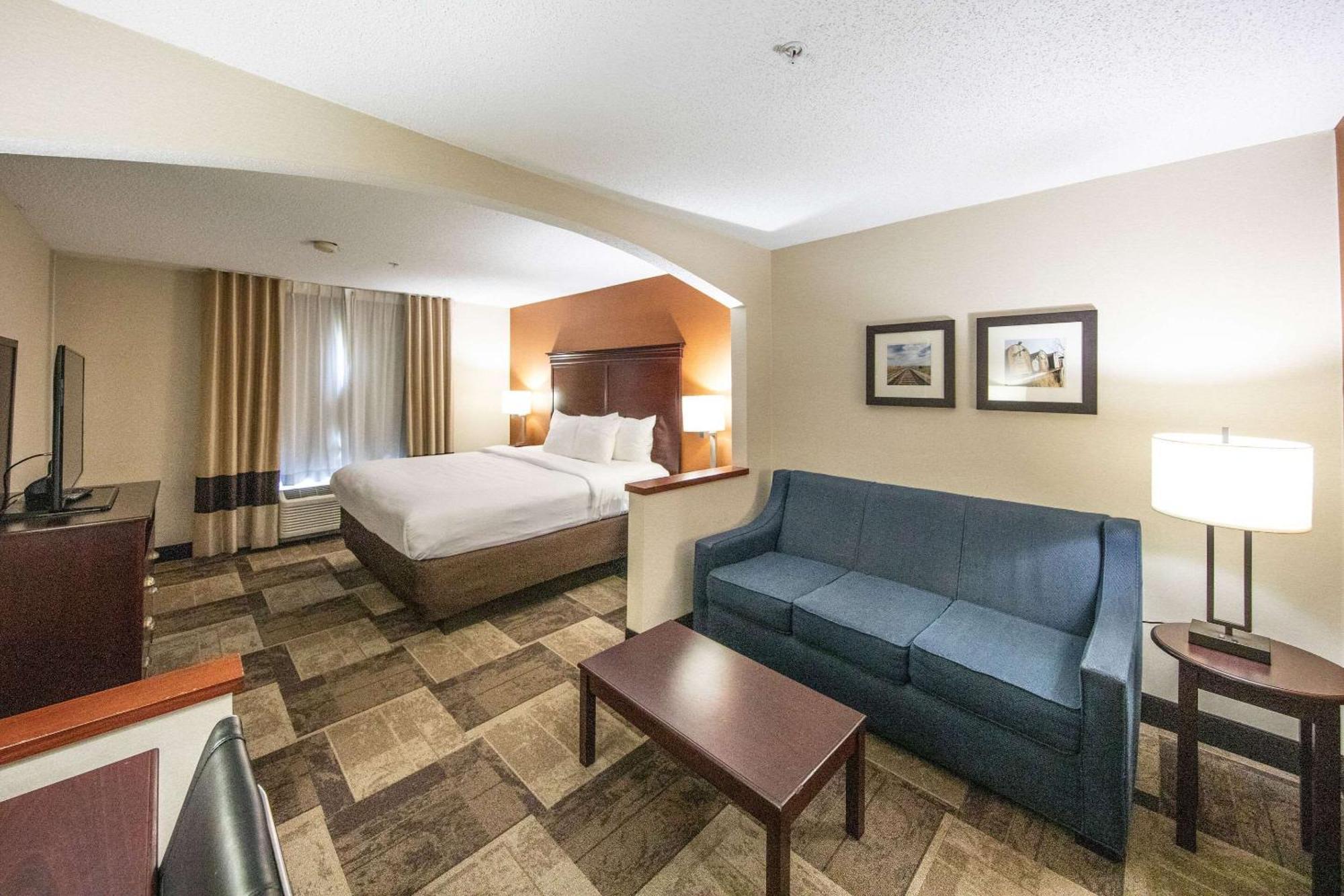Comfort Inn & Suites Hutchinson Exterior foto
